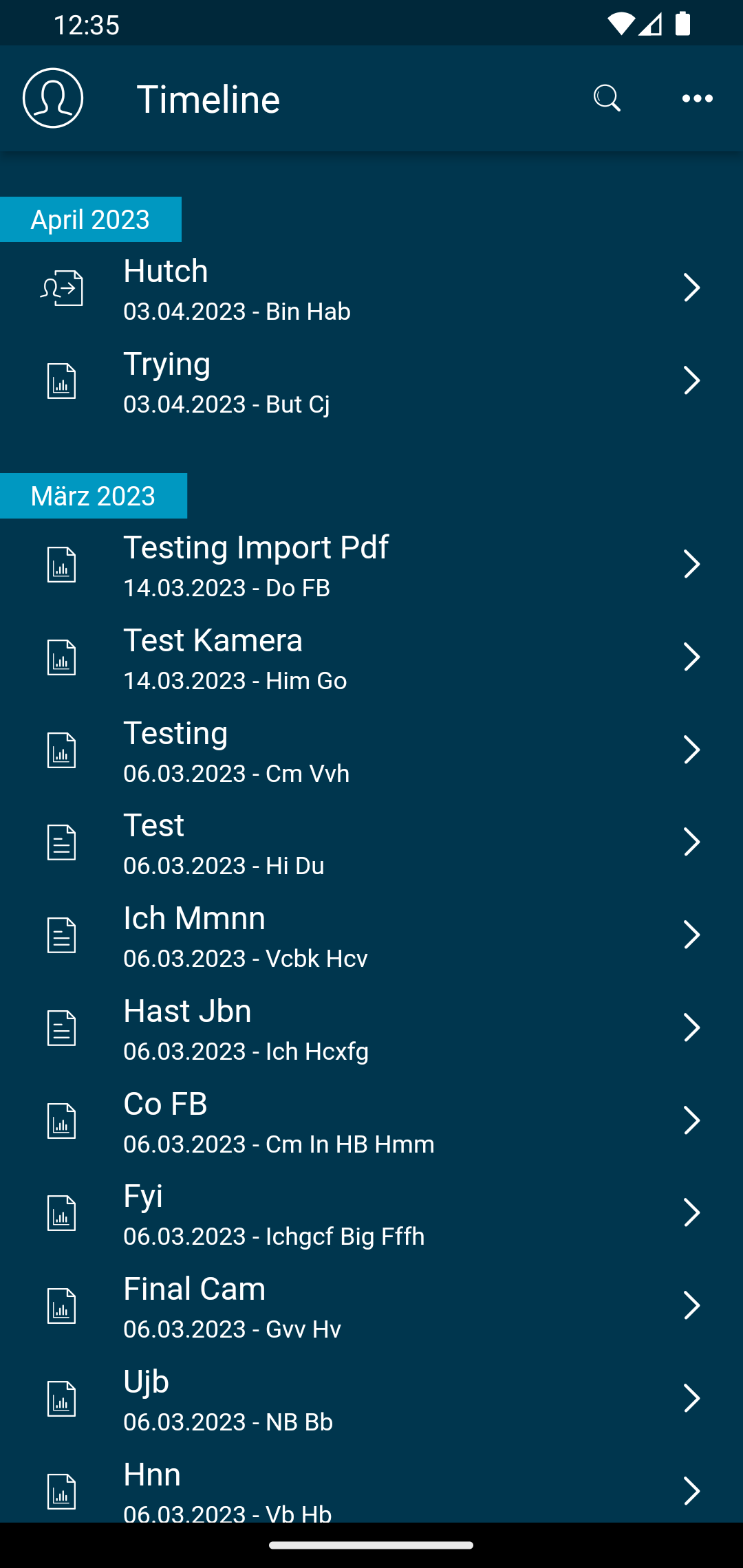 EPD-App – Chronik der Dokumente im Dossier, nach Monat gruppiert, jeweils mit Datum und Autor